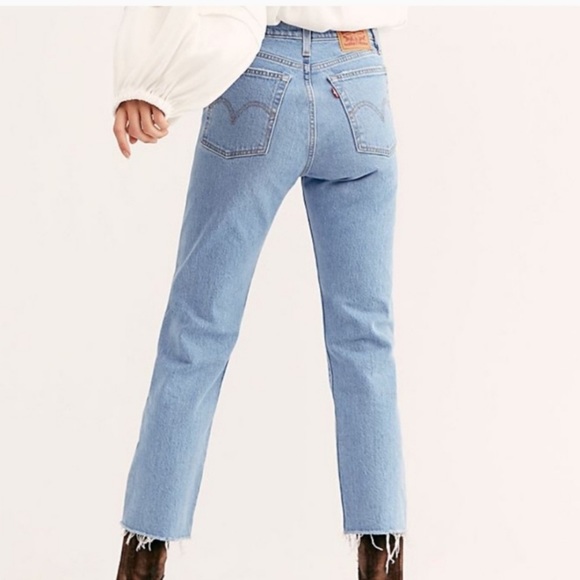 Levi’s Wedgie High Rise Raw Hem Straight Leg Jeans - Picture 2 of 9